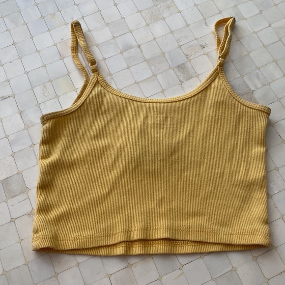 Hollister Yellow Crop Top - Picture 2 of 3